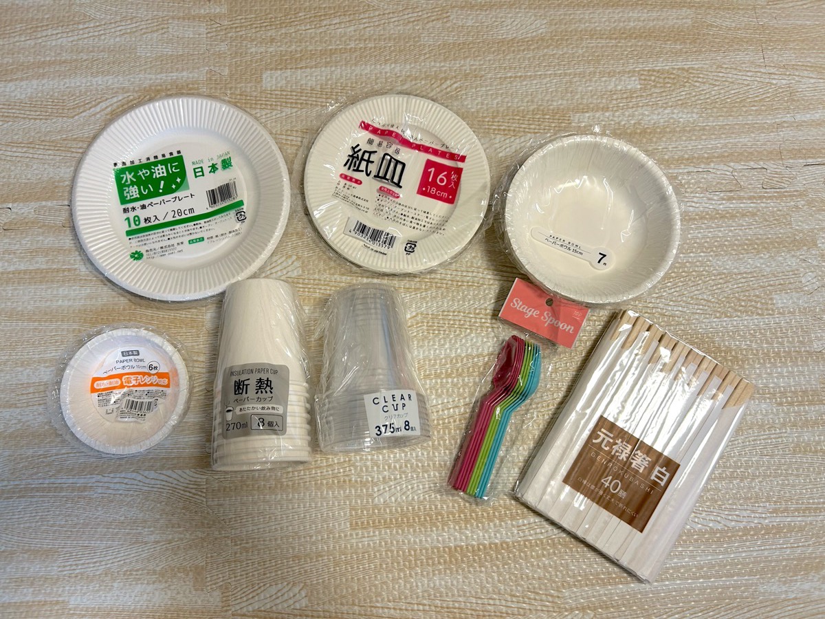 100均でそろえたキャンプ用の紙皿・紙コップ・割り箸・スプーン